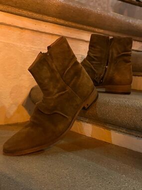 John Varvatos Morrison Suede Sharpei Boot (Chestnut)